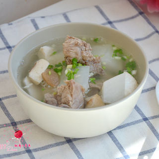 白萝卜杏鲍菇腔骨汤