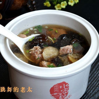 竹荪牛肝菌排骨盅