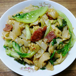 红肠蛋炒河粉