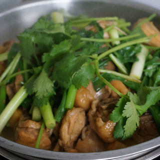 药膳鸡煲