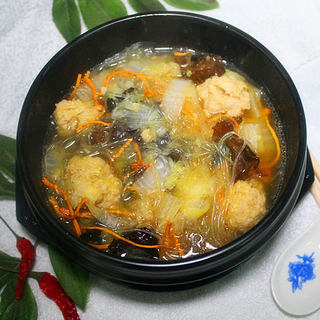 虫草白菜木耳肉丸粉丝汤