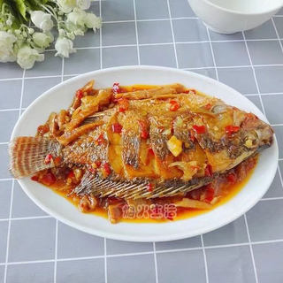 酸笋烧罗非鱼