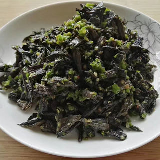 青椒炒干巴菌