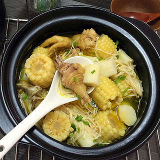 山药母鸡菌菇煲