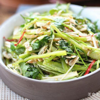 虾皮拌老虎菜