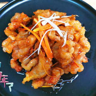 色泽金黄，口味酸甜，年夜饭中翘楚轰轰锅包肉