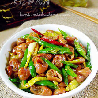 【节庆家宴小炒】尖椒熘肥肠