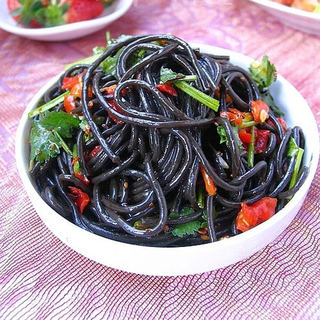 夏季快手开胃菜——爽口剁椒蕨根粉