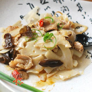 陕西独有的一种“九眼莲”——【莲菜炒肉片】