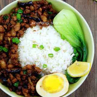 做一碗肉香汁浓的—台湾肉燥饭
