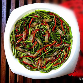 怀旧版完美搭配-最高境界米饭杀手藜蒿炒腊肉