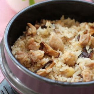 电饭锅做港式煲饭——香菇鸡煲饭
