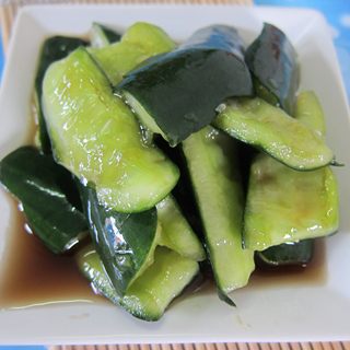 饭前开胃菜，酸酸甜甜の《港式拍青瓜》