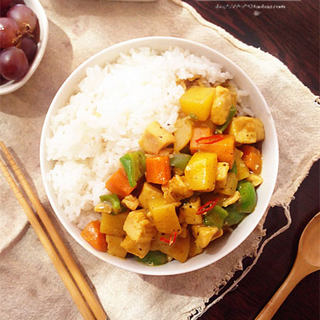 咖喱时蔬鸡丁饭