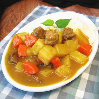 咖哩牛肉土豆饭