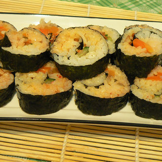 香辣鱿鱼寿司和可爱饭团