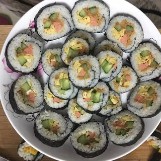 鸡蛋火腿紫菜卷