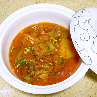韩式排骨土豆汤