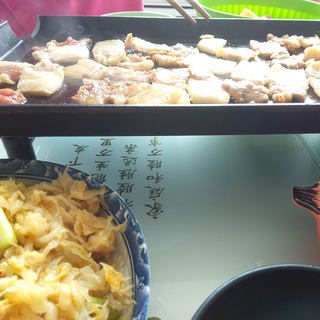 烤肉和韩式烤酸菜