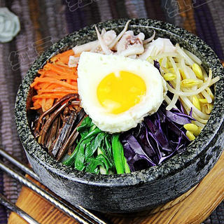 韩国鱿鱼石锅拌饭