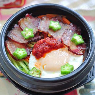 腊肉石锅拌饭