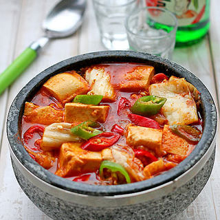 色彩与味觉的双重诱惑 韩式辣白菜豆腐汤