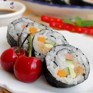 宝宝喜欢的“手抓饭”------紫菜包饭