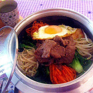 捧着锅大口吃---韩国拌饭