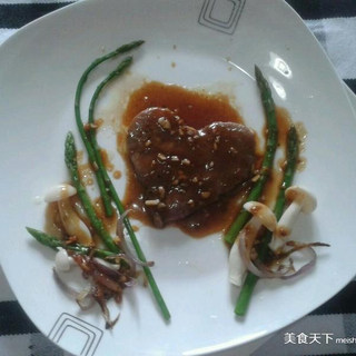 心形黑椒沙朗牛排