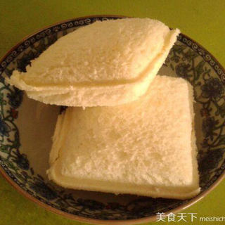 金枪鱼沙拉三明治