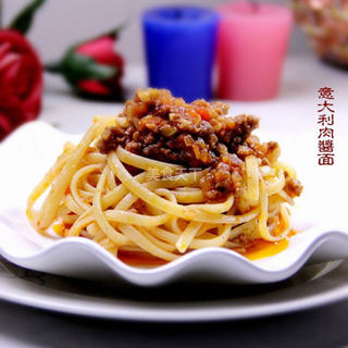 家庭制作正宗“意大利肉酱和肉酱面”
