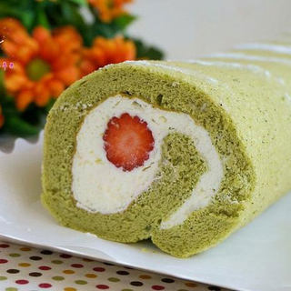 抹茶奶油草莓夹心蛋糕卷