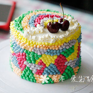 彩虹奶油裱花生日蛋糕