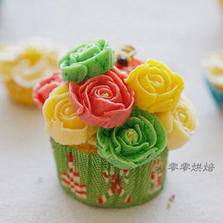 玫瑰花纸杯蛋糕