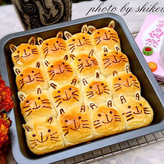 小猫挤挤面包--豆沙馅