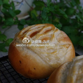 酥皮蓝莓果酱包by：普蓝高科蓝莓美食特约撰稿人