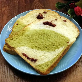 抹茶蔓越莓双包面包