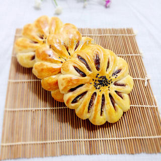 豆沙菊花面包