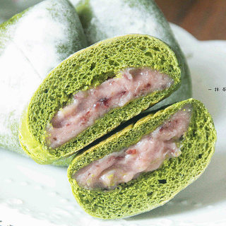 【抹茶麻糬三角包】：属于春天的面包