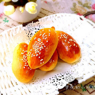 葡萄干奶油小餐包
