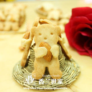 [香兰世家]小熊抱杏仁饼干--且萌且任性