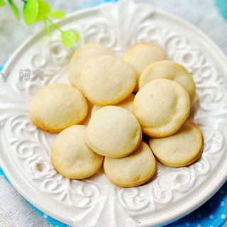 牛奶小圆饼干
