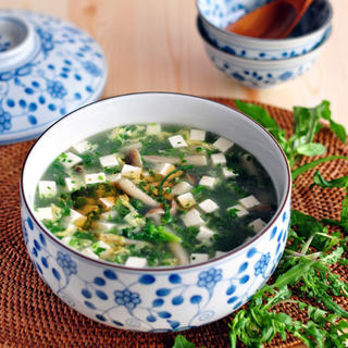 荠菜蟹菇豆腐羹